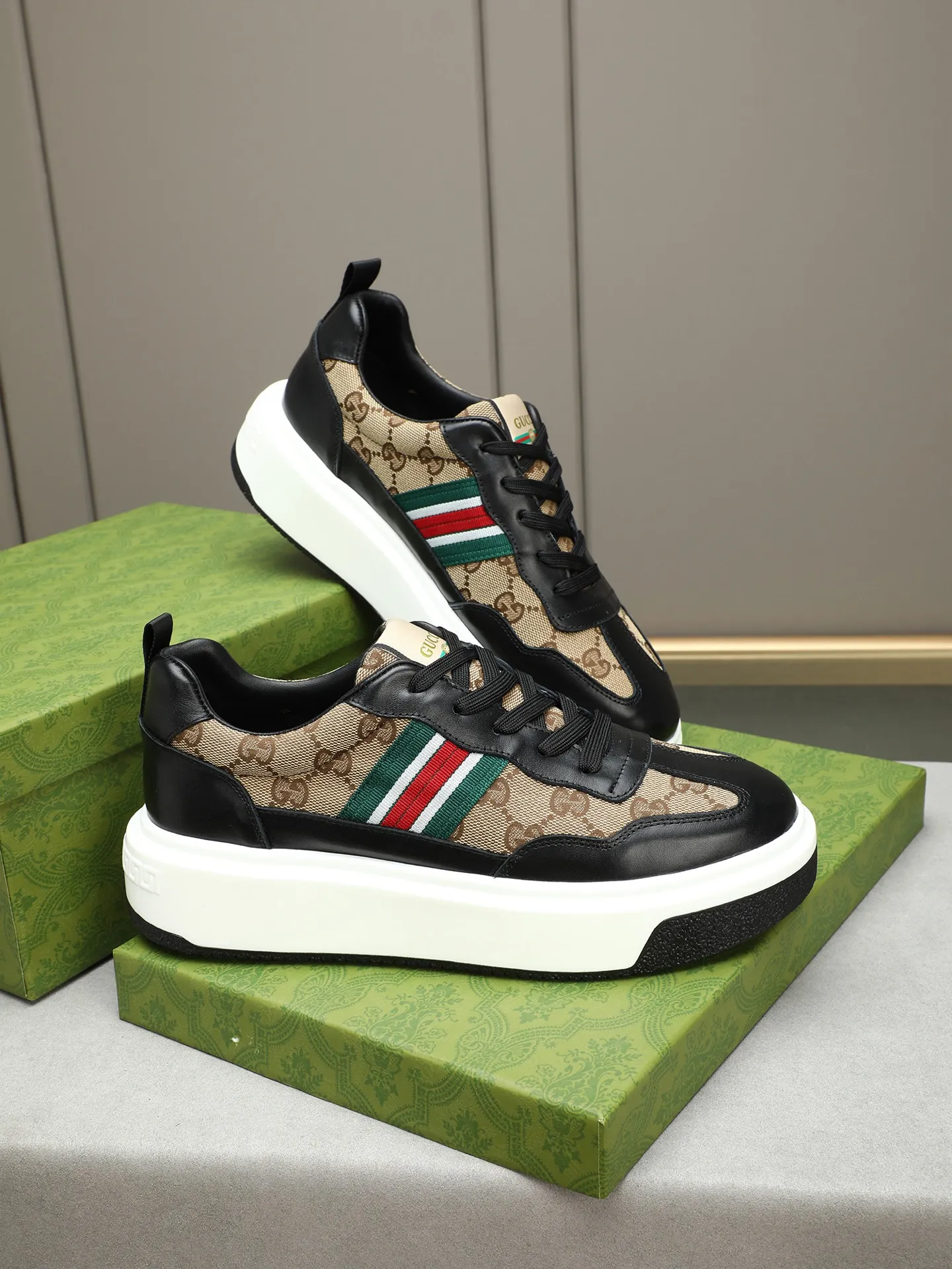 Men's shoes 💰480 New men's shoes GUCCI Fashion trend Made of first-layer calfskin ➕ washed sheep lining! The foot feels super comfortable and the workmanship is impeccable. Foam ultra-light outsole, size: 38-44 (45 customized) 4 colors to choose from!